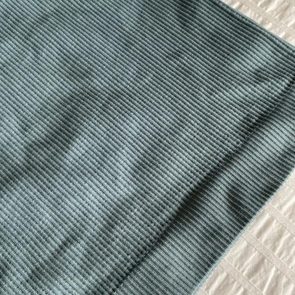 Dynamite Ribbed Crop - Picture 2 of 4